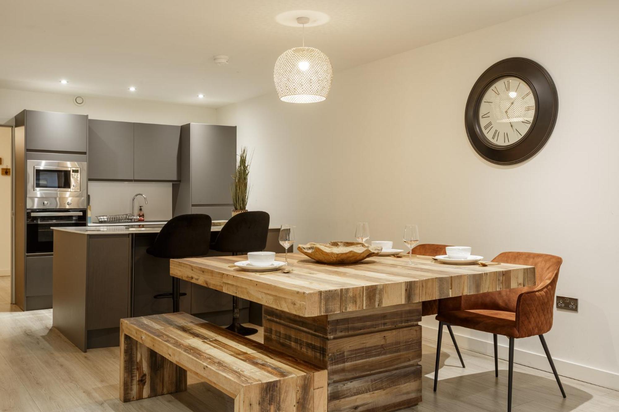 Exclusive Penthouse- 85 Inch Huge Tv Apartment Bradford  Exterior photo