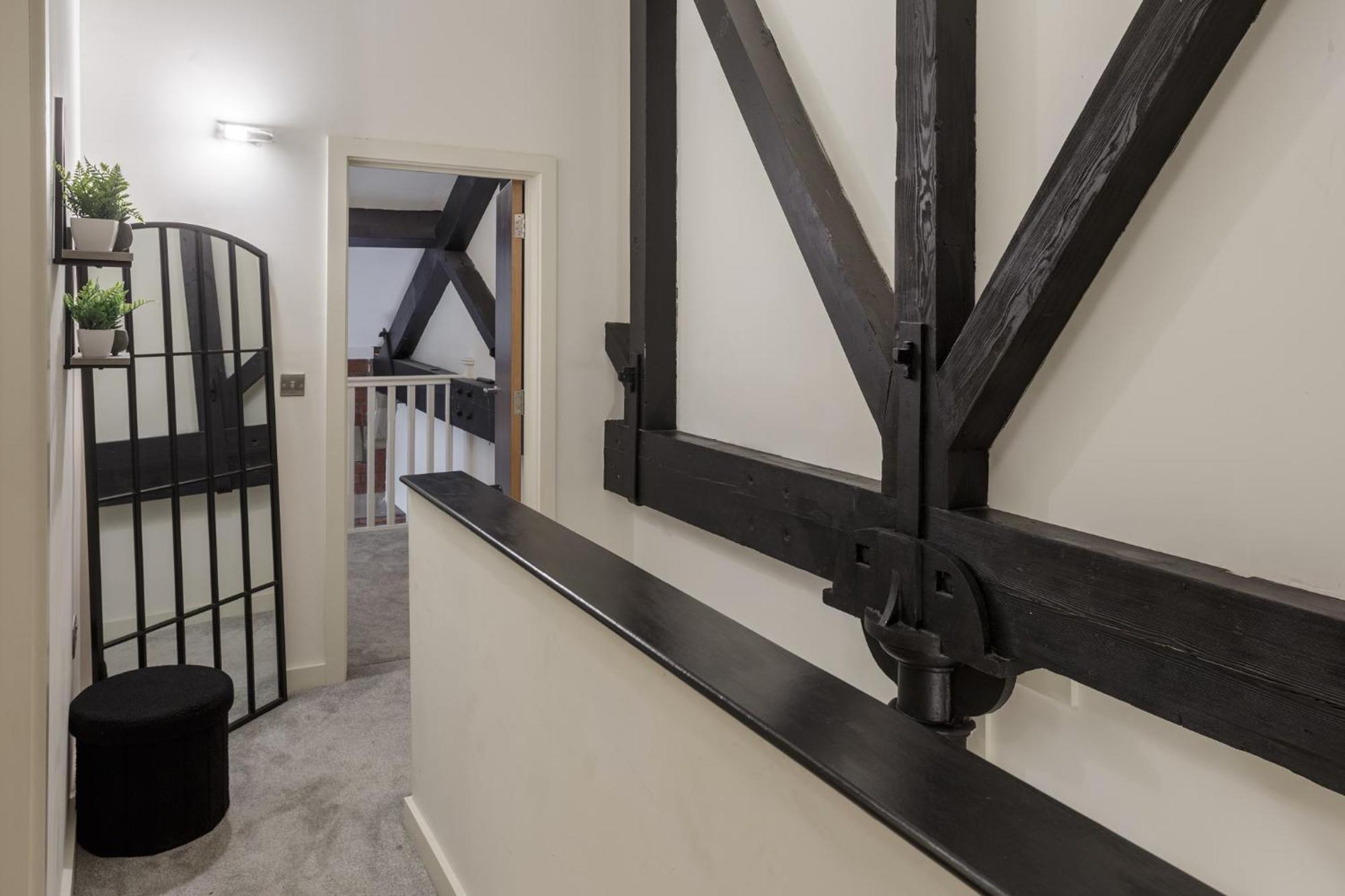 Exclusive Penthouse- 85 Inch Huge Tv Apartment Bradford  Exterior photo